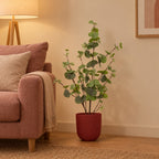 Künstlicher Eukalyptus Grün (Eucalyptus) – Raumbild, ca. 86 cm, im Übertopf elho Jazz Round Toskanarot, Übertopf nicht enthalten