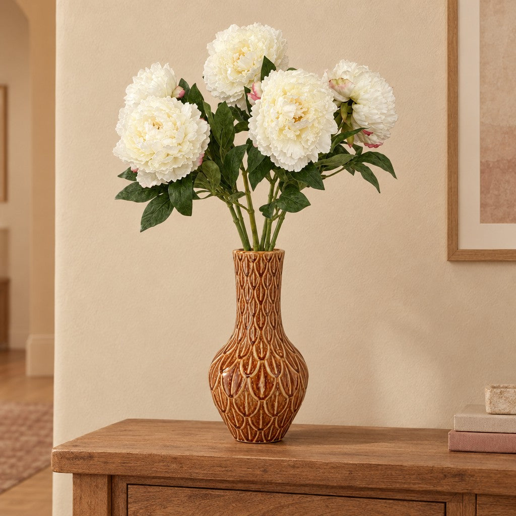 Vase »Boa« aus Keramik, Größe M, Höhe ca. 39 cm, Braun – so könnte es aussehen: mit Künstliche Pfingstrosen Creme (Paeonia), 5 Stiele, Stiellänge ca. 65 cm (separat erhältlich)