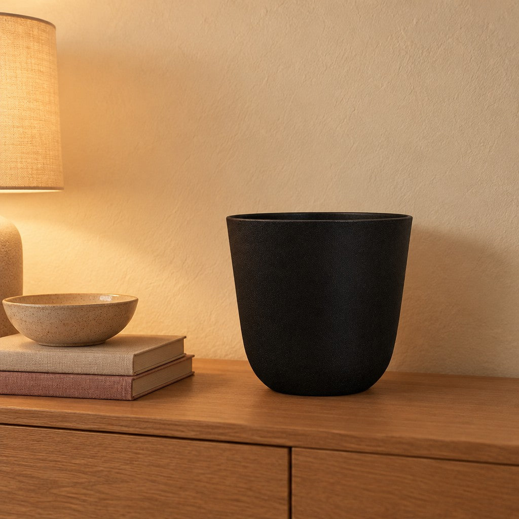 Übertopf Palermo Schwarz – Raumbild, Ø 35 cm