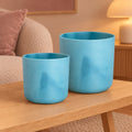 Übertopf elho Ocean Round Atlantikblau, Set aus 2 Übertöpfen, Ø 14 und 18 cm – Raumbild, alle Teile des Sets zusammen
