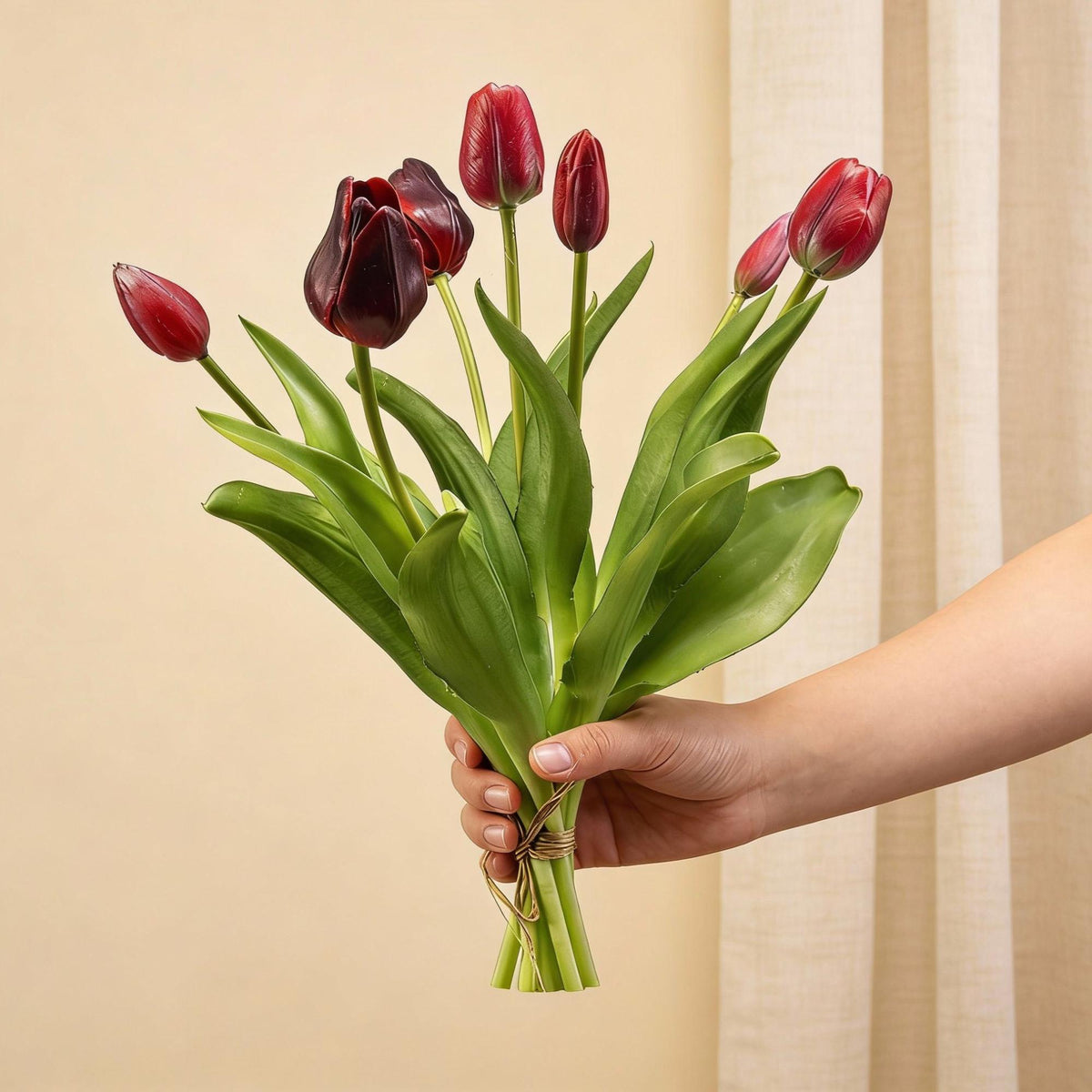 Kunsttulpen-Strauß Dunkelrot, Real Touch, 7 Stiele, ca. 42 cm – Detailansicht